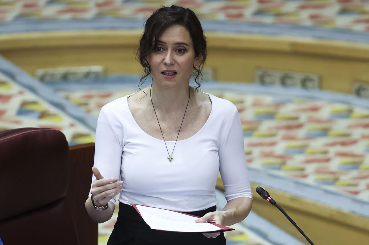 La presidenta de la Comunidad de Madrid, Isabel Díaz Ayuso, interviene durante el pleno de la Asamblea regional este jueves en Madrid. EFE/ Kiko Huesca