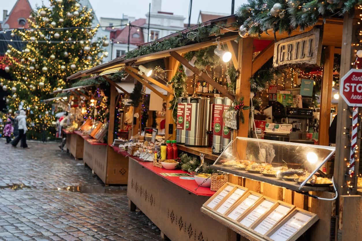 El vino caliente es un imprescindible en este mercadillo de Navidad del norte de Europa.