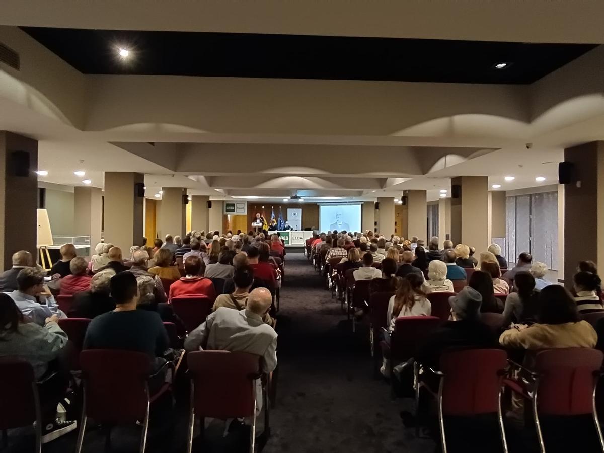 La conferencia sobre Castelar ha suscitado un gran interés en Elda.