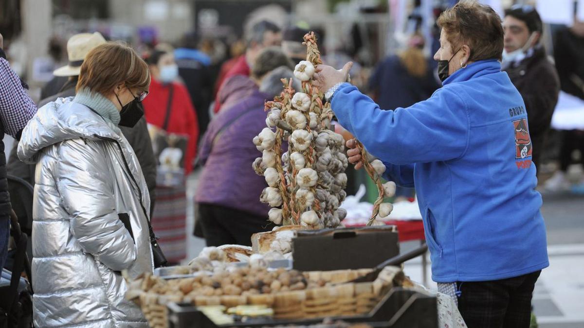 Los lalinenses participan en la segunda feria del año | BERNABÉ/JAVIER LALÍN