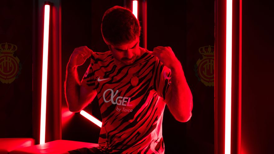 El Real Mallorca renueva con Alpha Gel y presenta su nueva equipación