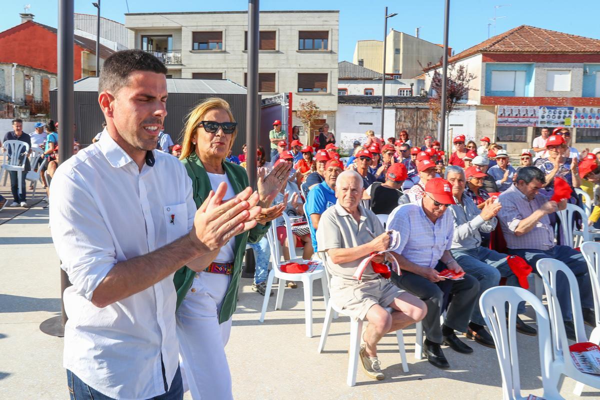 Un momento del mitin en O Regueiro.