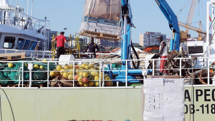 El asedio de Bruselas acelera la estampida: Galicia exporta 10 barcos operativos al año