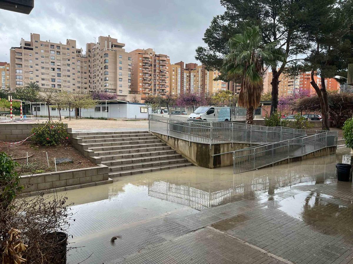 Las lluvias anegan colegios y generan incidencias en centros educativos