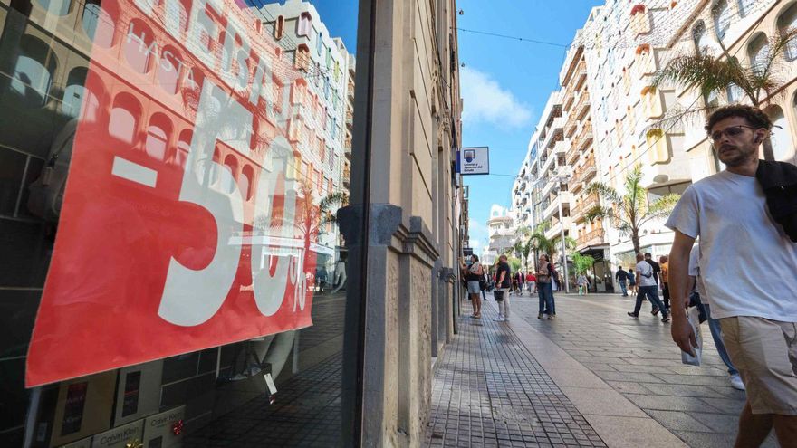 El escaparate de un comercio de la calle Castillo de Santa Cruz de Tenerife durante las rebajas del año pasado. | EL DÍA