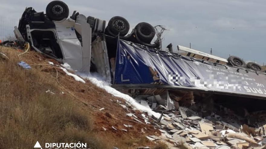 Herido un camionero al caerse por un talud en Villadoz (Zaragoza)