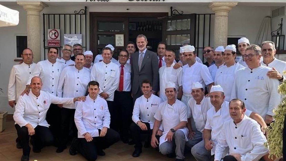 Imagen de la visita del Rey Felipe a la Venta Esteban