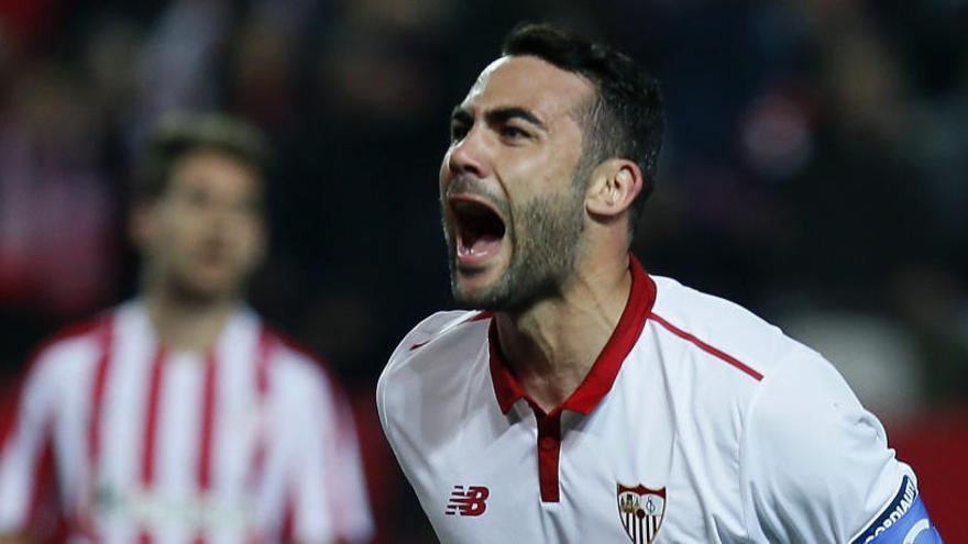 Iborra celebra el gol del Sevilla.