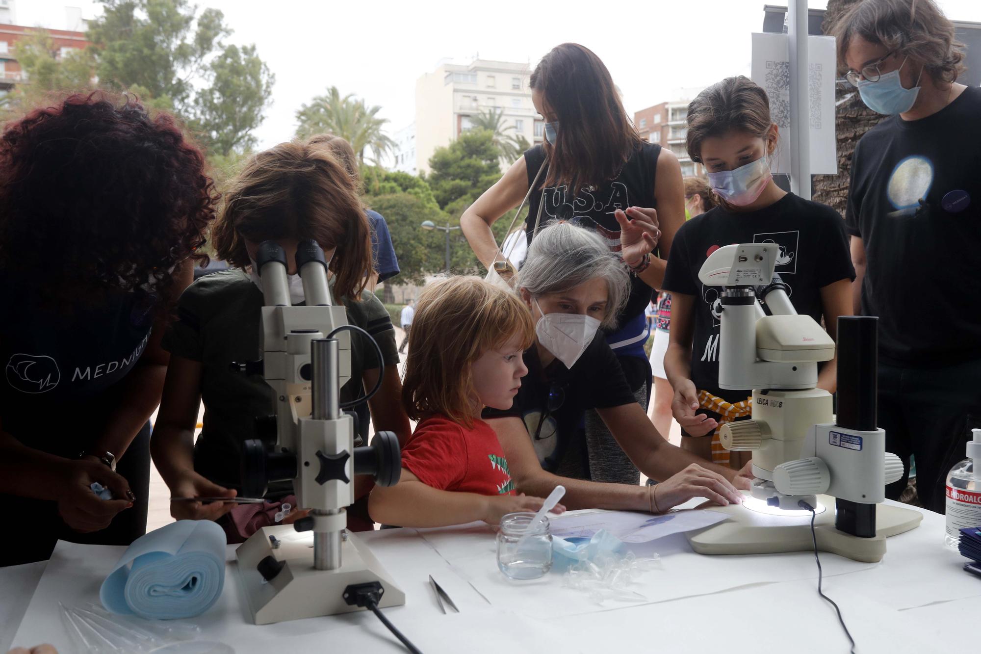 La ‘Nit Mediterrània de les Investigadores’ acerca la ciencia a los niños