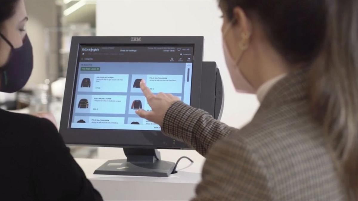 Asesoramiento de compra ’on line’ en un gran almacén de El Corte Inglés.