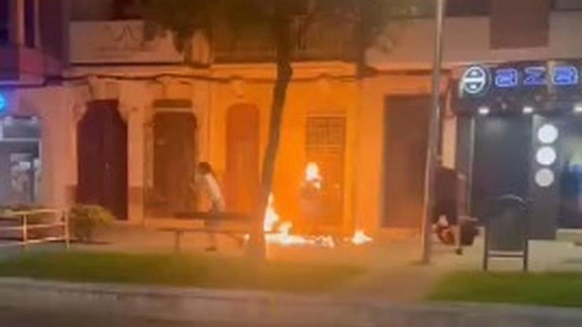 Un hombre se prende fuego con gasolina tras protagonizar un altercado en Almassora: «Creíamos que se moría»