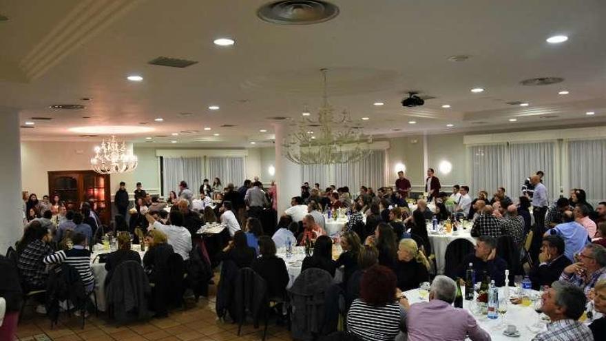 Imagen de la cena de Navidad del club rosaleiro.