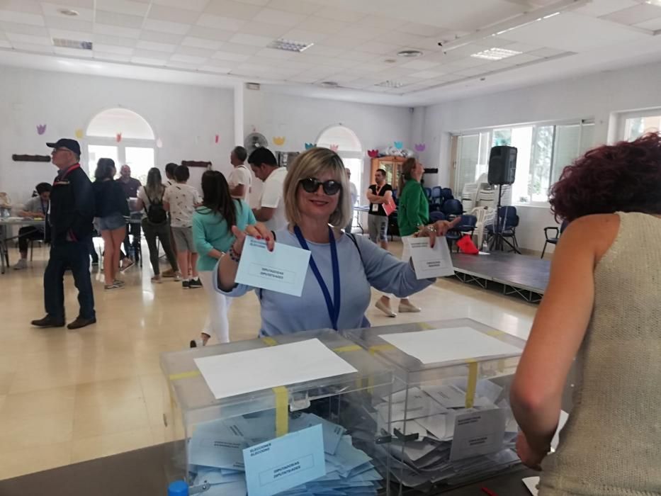 Votan los candidatos a la alcaldía de Santa Pola