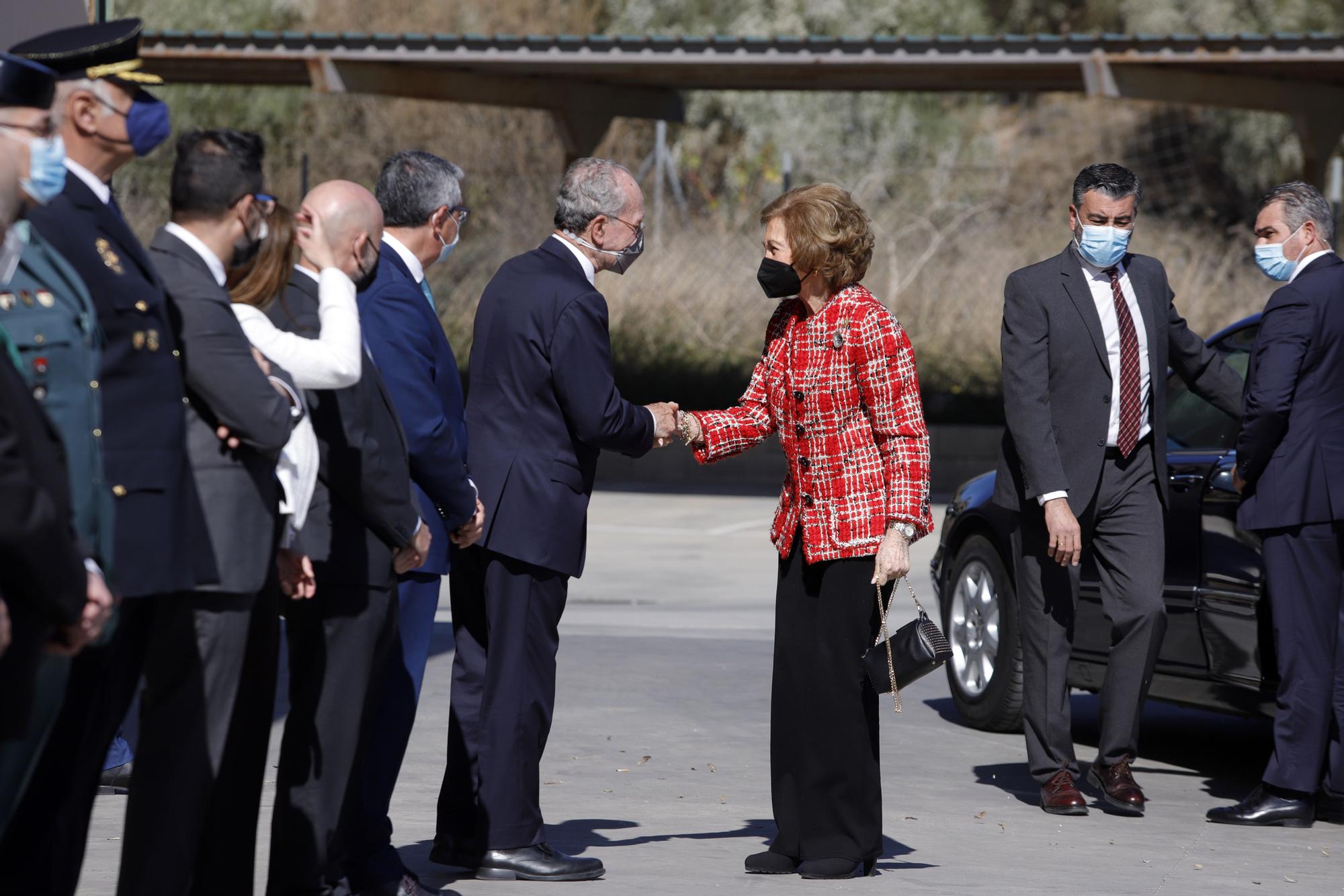 La Reina Sofía visita las instalaciones de Bancosol en Málaga