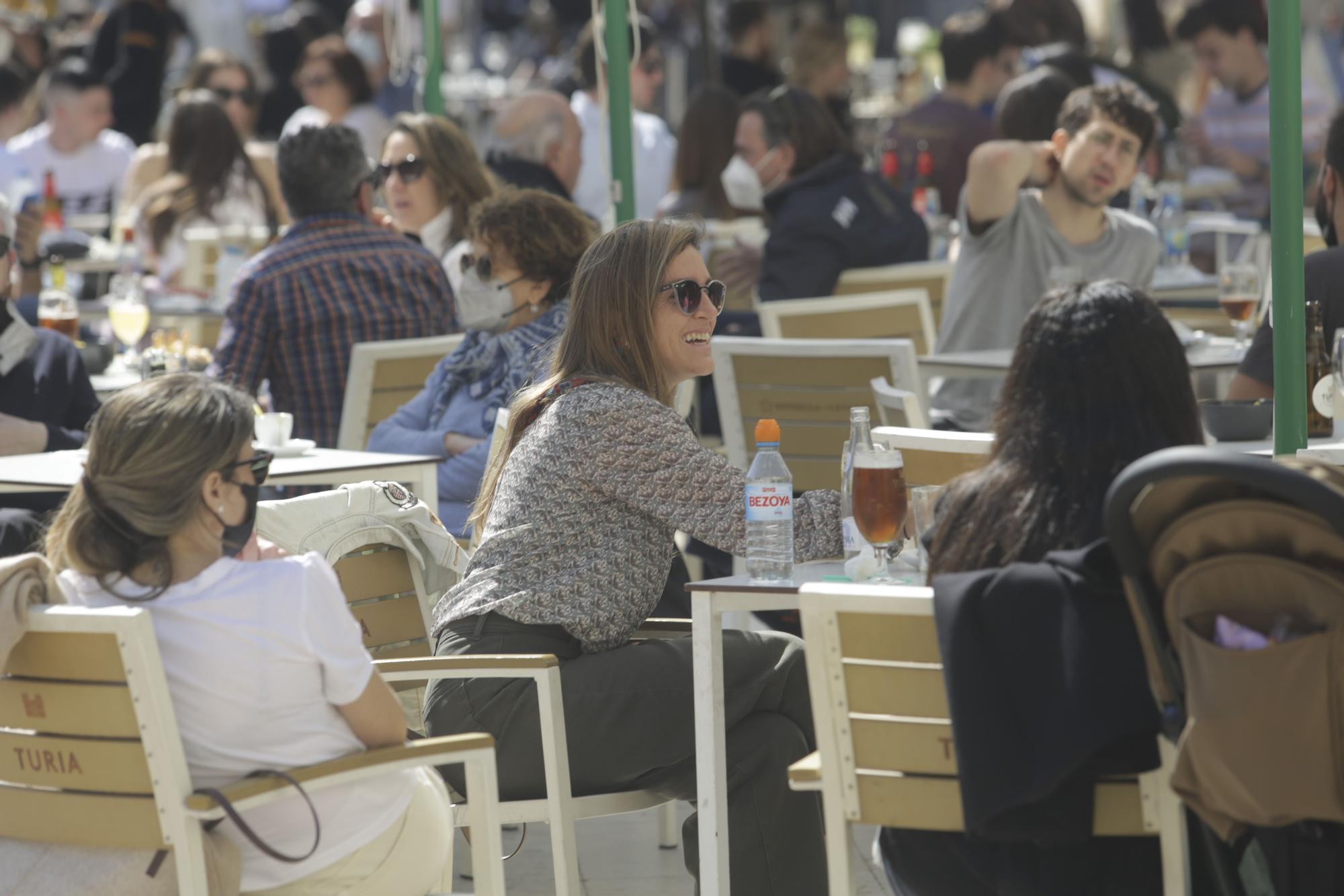 Las buenas temperaturas llenan el centro de València este fin de semana