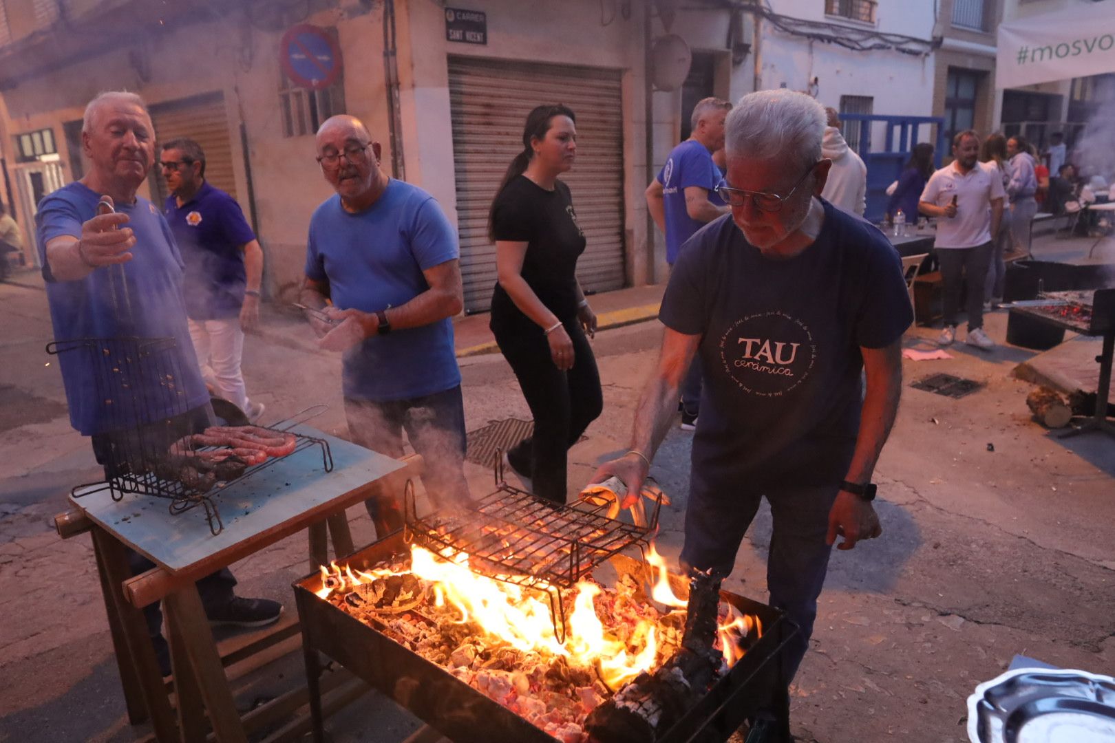 FOTOGALERÍA I Las imágenes de la Nit de la Xulla y del encuentro de elaboración de allioli de las fiestas de Vila-real