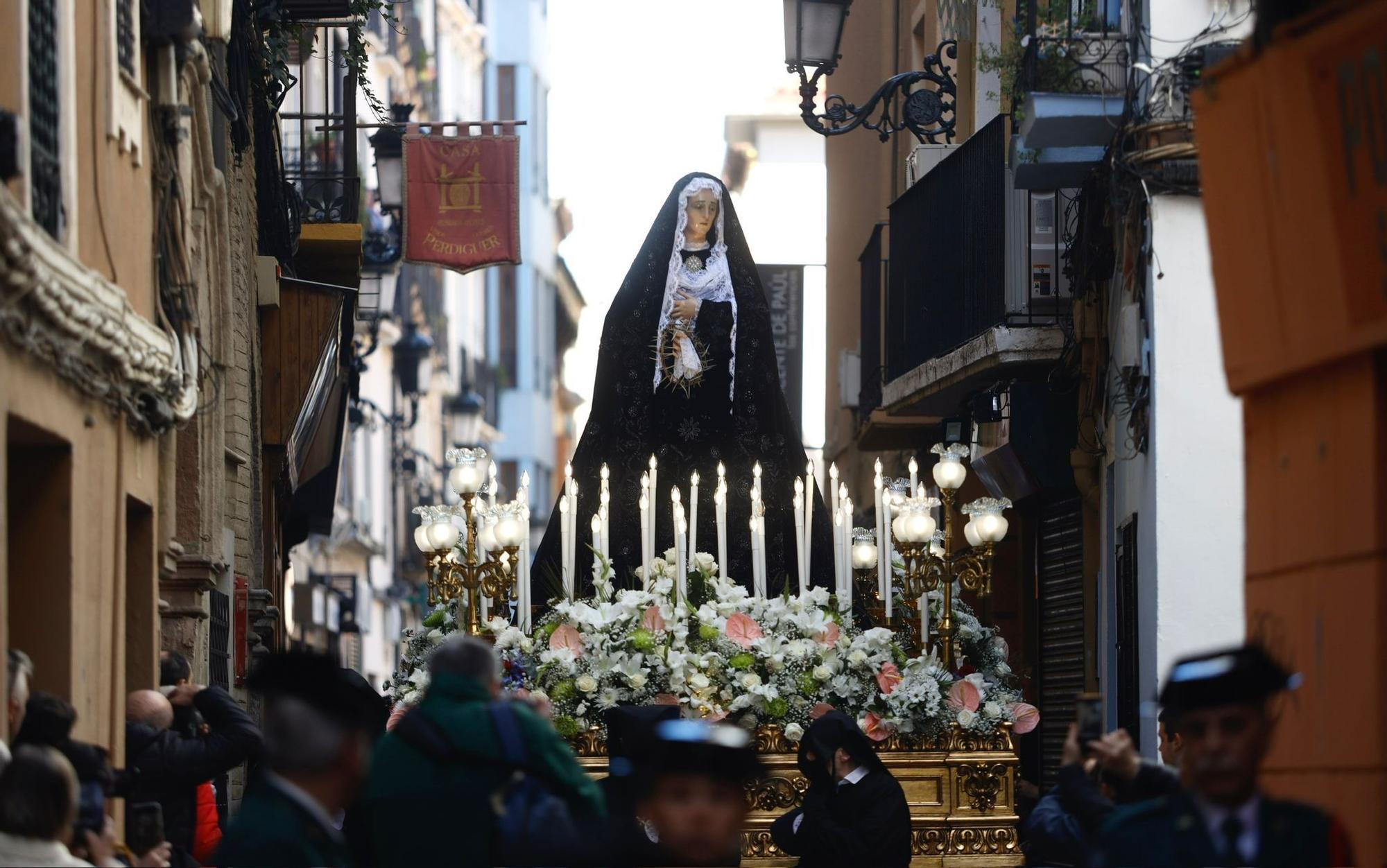 En imágenes | La procesión de 'Las Esclavas' sale a las calles de Zaragoza