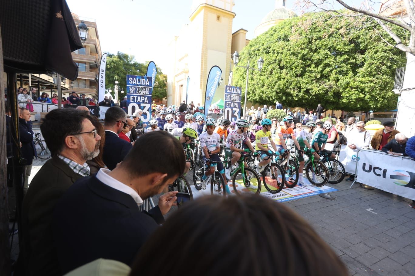 Salida de la Volta a la Comunitat desde San Vicente