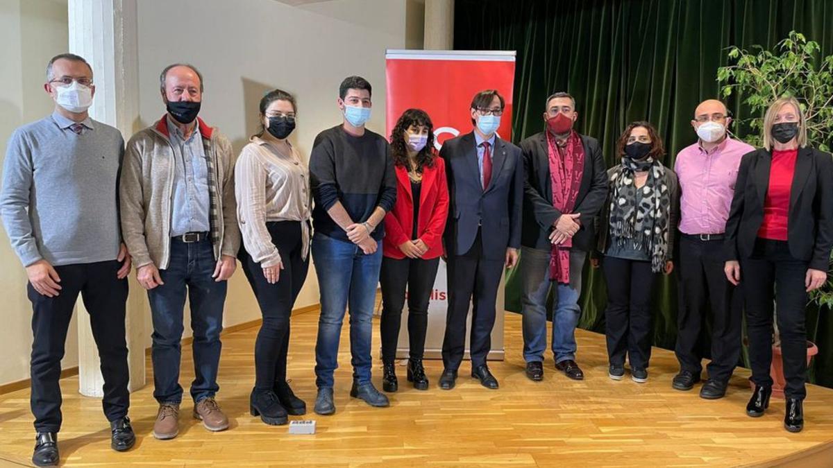 Salvador Illa, amb els membres de l’agrupació de Llançà-Portbou.  | DIARI DE GIRONA