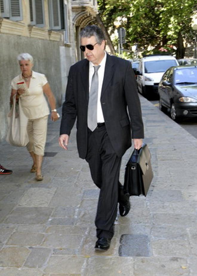 Joan Maria Pujals, exconseller de Cultura de la Generalitat de Catalunya, arriba a l’Audiència de Palma, aquest dijous.
