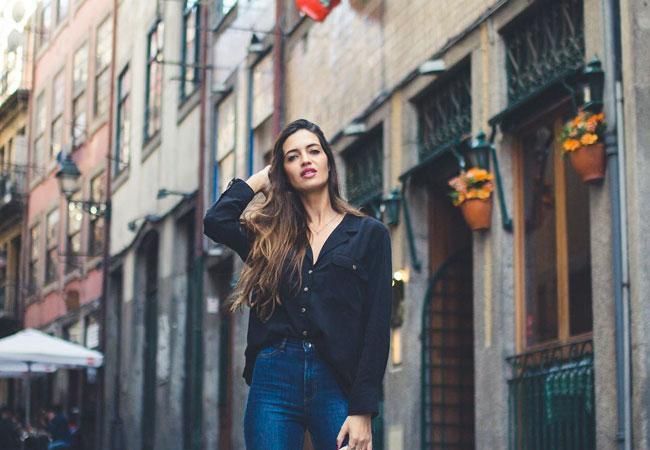 Sara Carbonero con look de Calzedonia y Zara