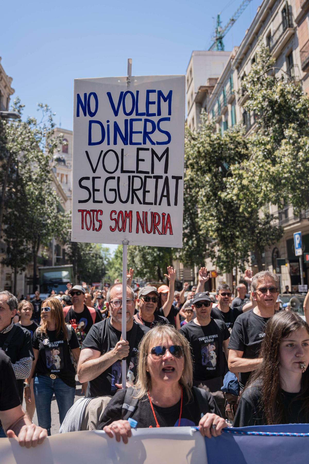 Trabajadores de prisiones se manifiestan en Barcelona para tener mayor seguridad.