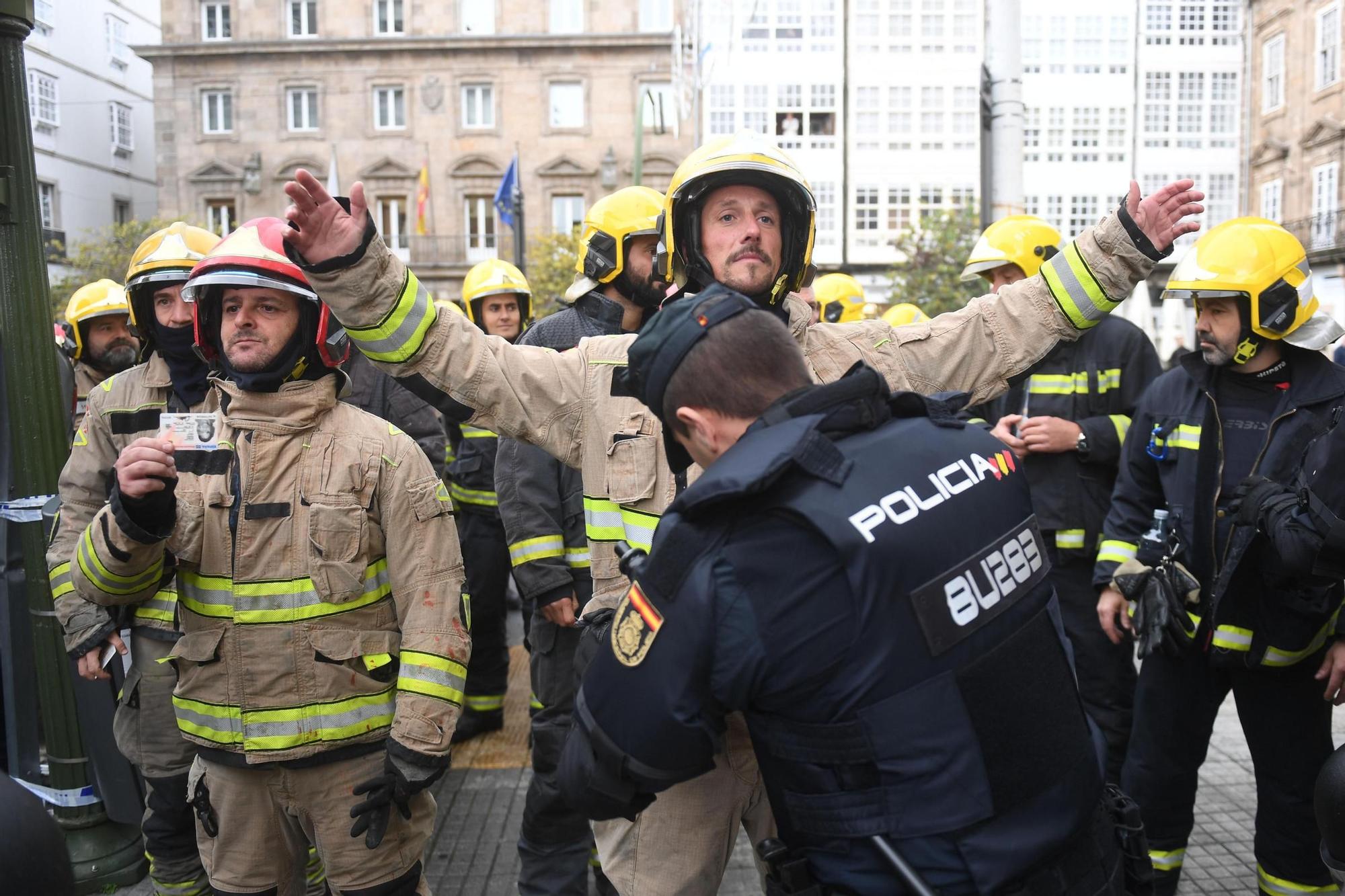 Concentración de bomberos comarcales en A Coruña