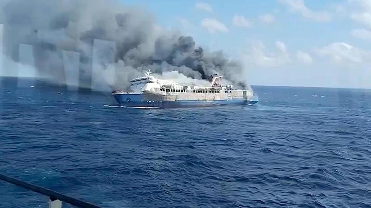 INCENDIO FERRY INDONESIA | El incendio de un ferry en Indonesia deja varios muertos y decenas de desaparecidos