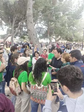 Llorca promete a un grupo de profesores una nueva oferta con subida de sueldo: "Encontraremos un punto medio"