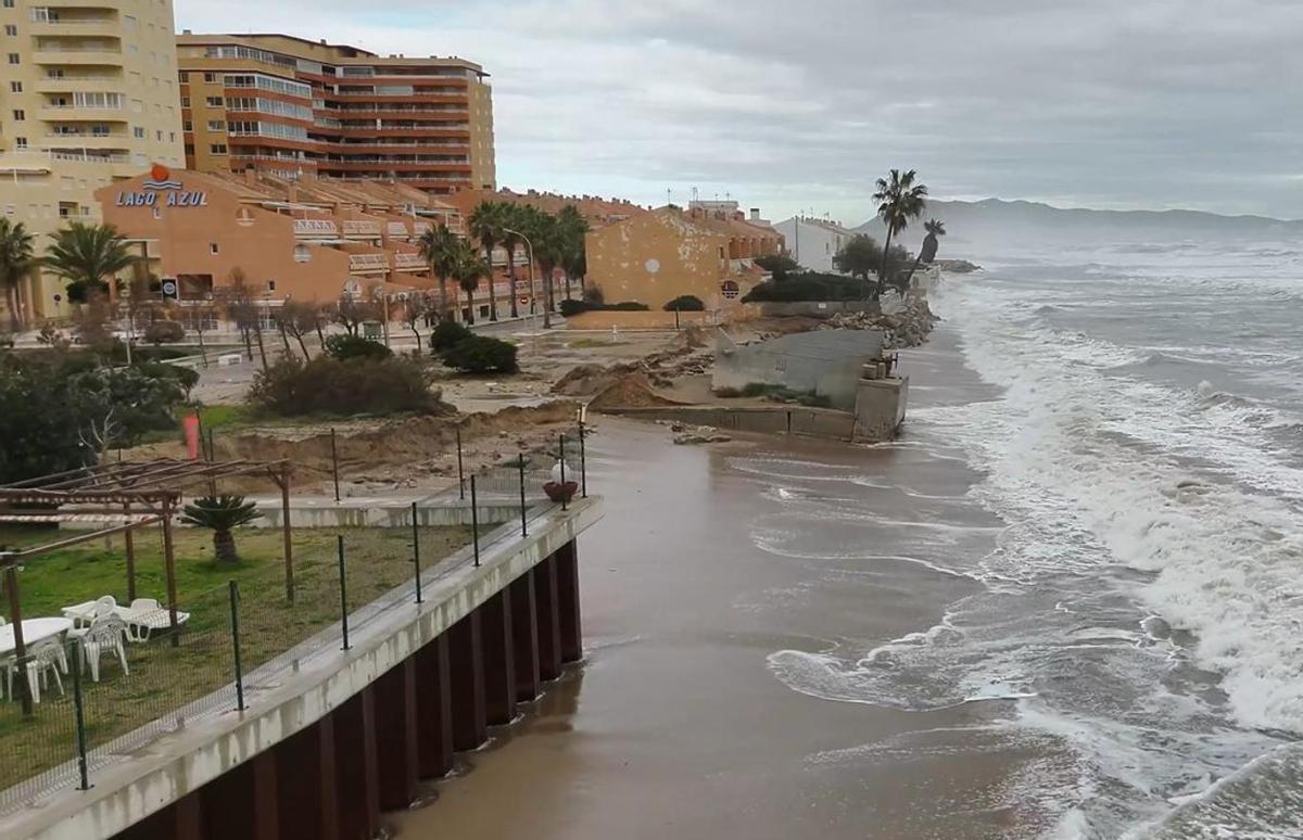 Imagen aérea de la zona de la Goleta de Tavernes, tras el temporal Harry.