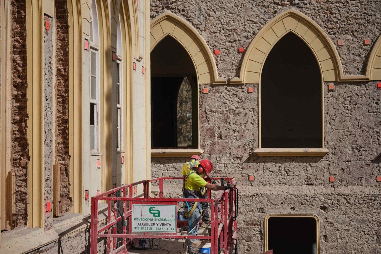 La obra del Viera y Clavijo elimina todo el muro hacia la Rambla y avanza en la restauración del histórico edificio