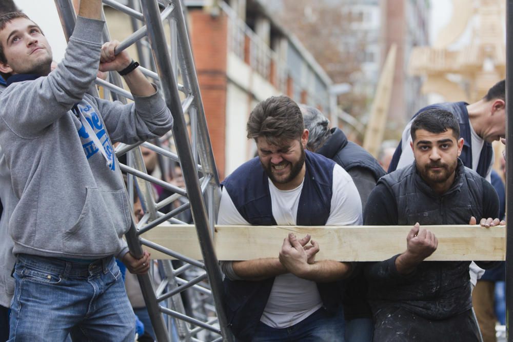 Simulacro de la plantá de la falla del ayuntamiento