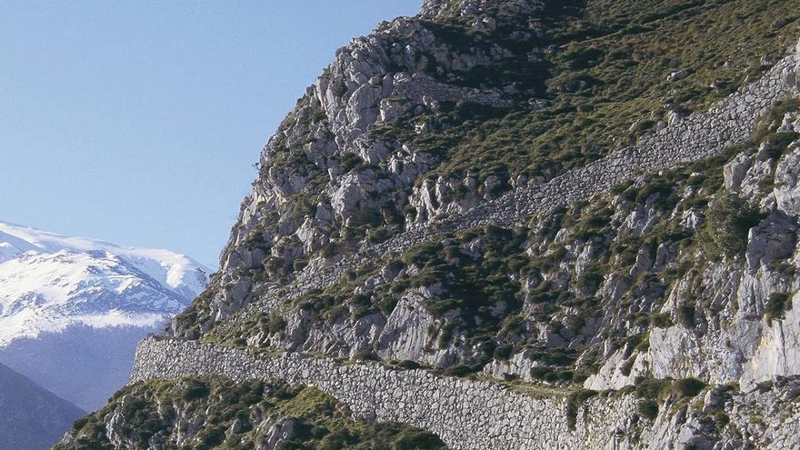 Evacúan a un israelí que sufrió un golpe de calor mientras hacía una ruta por los Picos de Europa