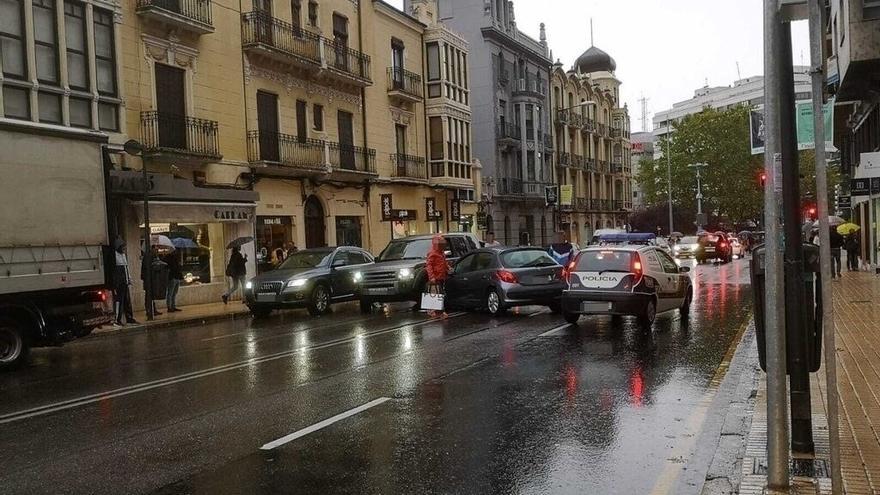 Colisión entre de un turismo contra un todoterreno en Alfonso IX.