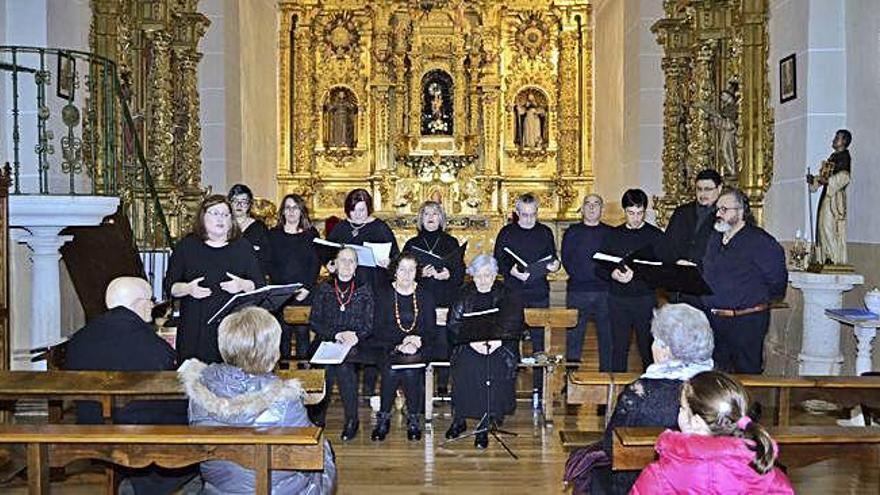 Notas navideñas en Cabañales