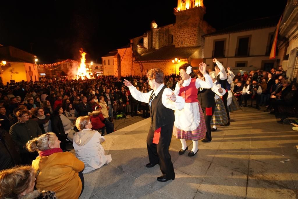 Dos Torres se ilumina con La Candelaria