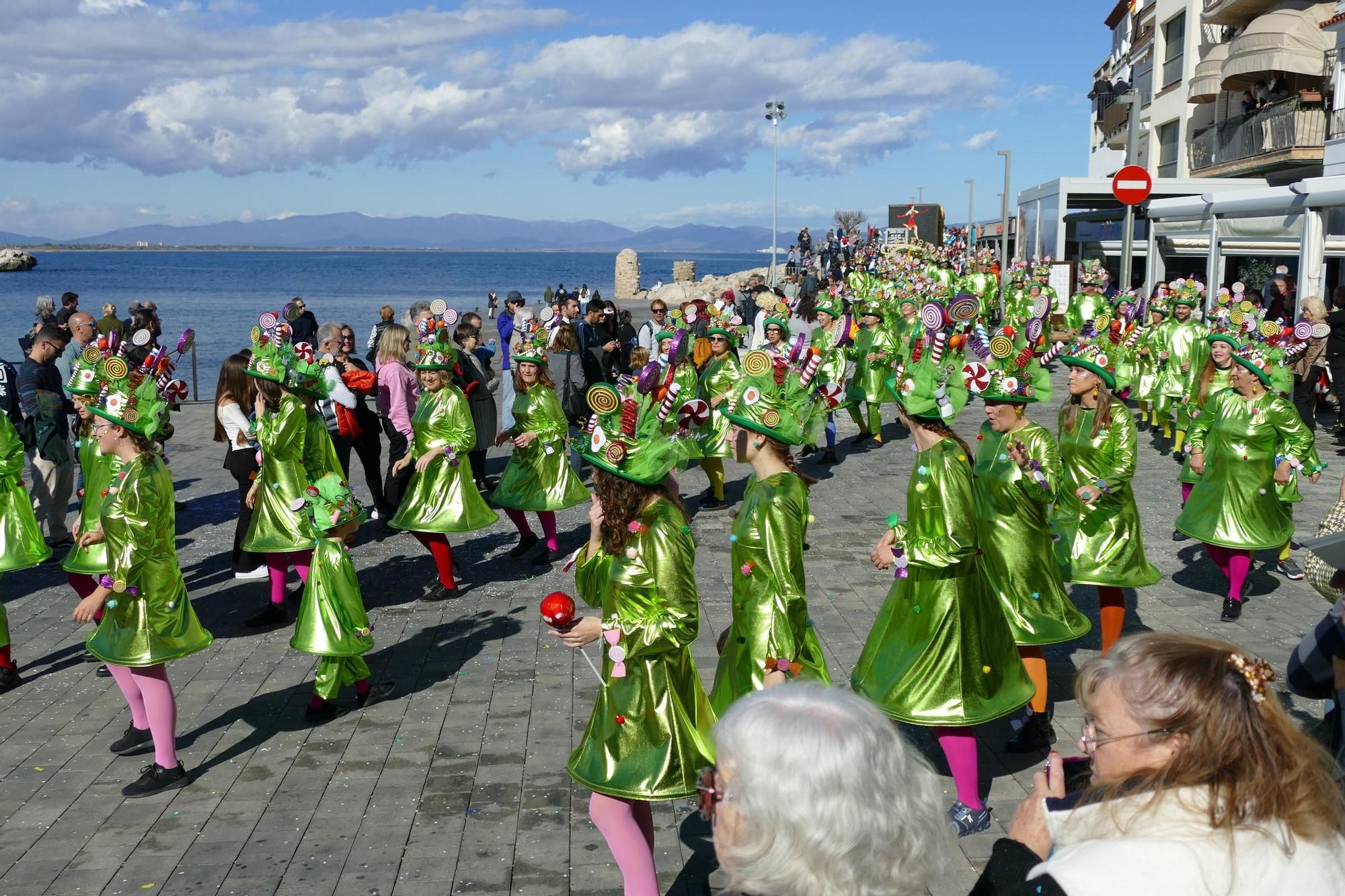 L'Escala s'acoloreix amb la rua de carnaval