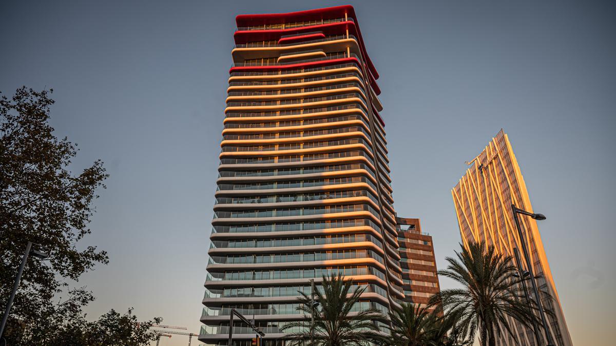 Presentación edificio con los pisos más caros de Barcelona y el restaurante Le Grand Café Rouge en el nuevo edificio de rambla prim 6.