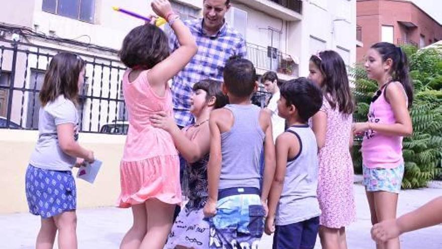 El alcalde visitó uno de los talleres.