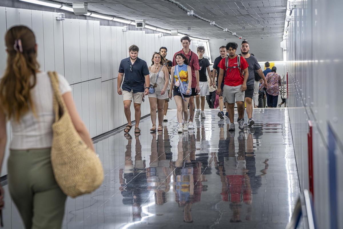 Reabre la estación Verdaguer de la L4 del metro de Barcelona y su enlace con la L5 Reabre la estación Verdaguer de la L4 del metro de Barcelona y su enlace con la L5