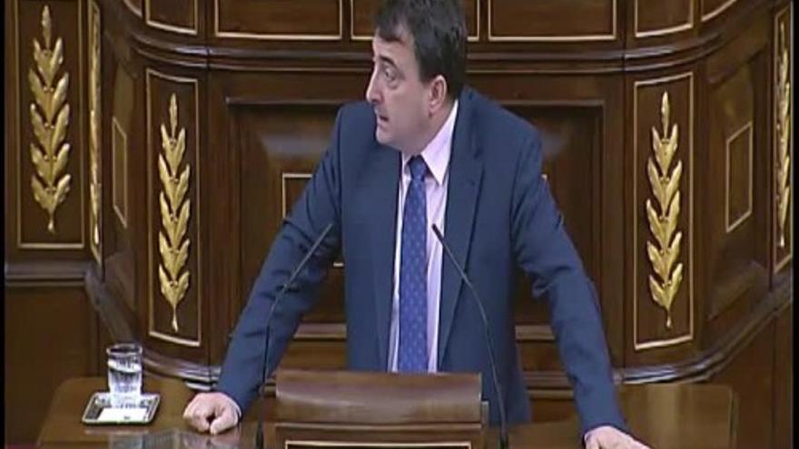 El PNV saluda en catalán a la delegación del Parlament