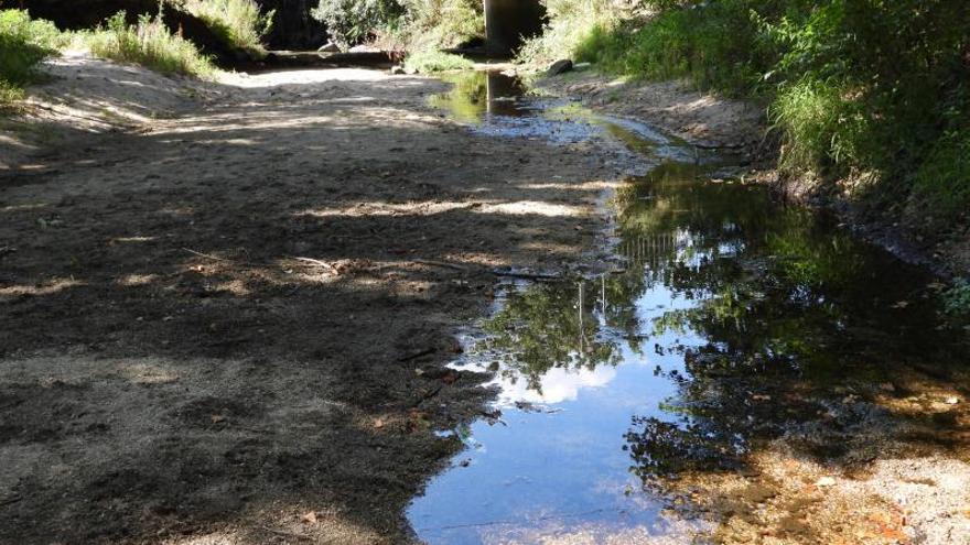 Sin agua en Ribadavia de noche (como mínimo) y un gasto en Trasmiras que dobla la media nacional