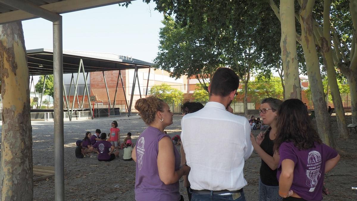 L'alcalde de Girona, Lluc Salellas, en la visita a l'Escola Migdia.