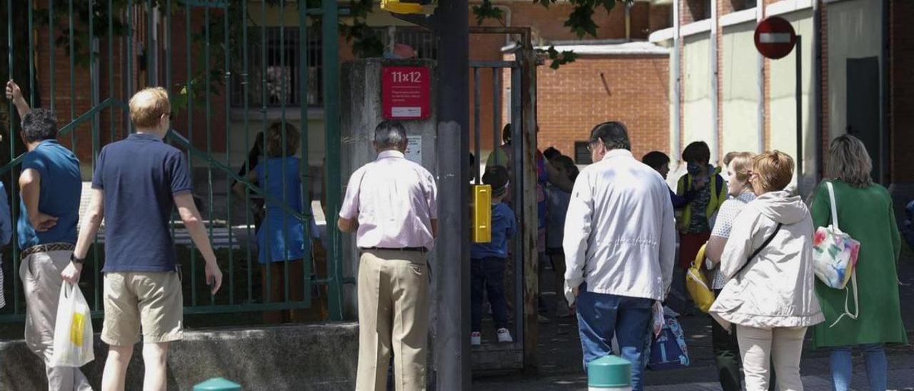 Los colegios de Gijón, sobre el aviso municipal del barrendero pederasta:  "Genera alarma" - La Nueva España