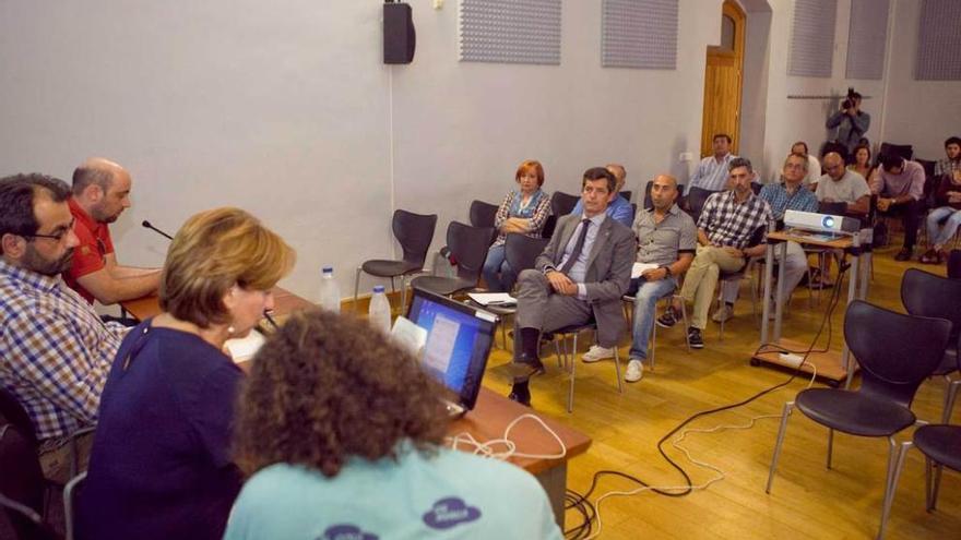 Felgueroso, en primera fila, durante la inauguración de la semana europea de la movilidad.