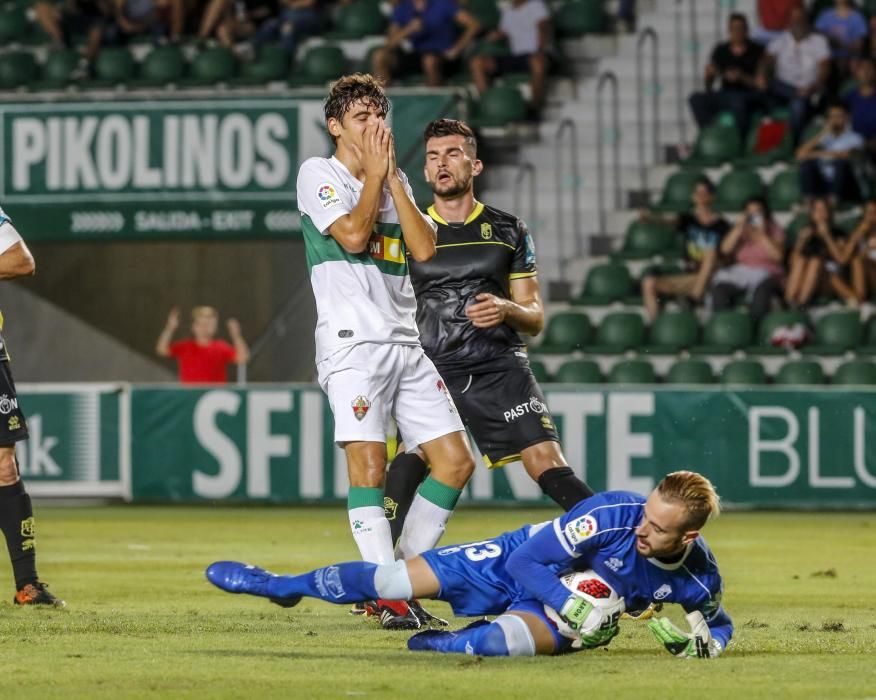 El Elche ahoga las penas de la Liga en la Copa (2-1)