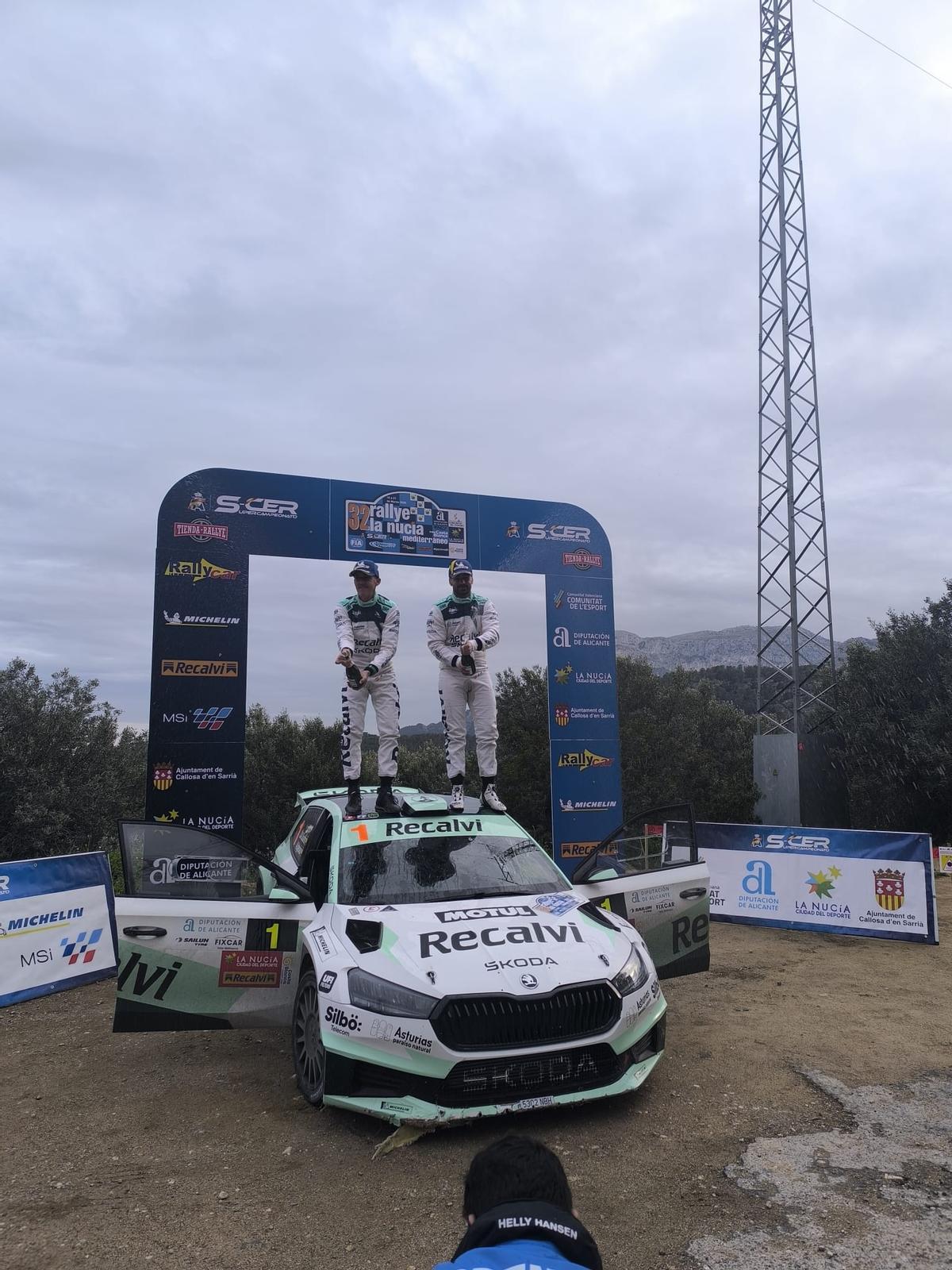 "Cohete" Suárez y Alberto Iglesias celebran el triunfo en el rally de La Nucía