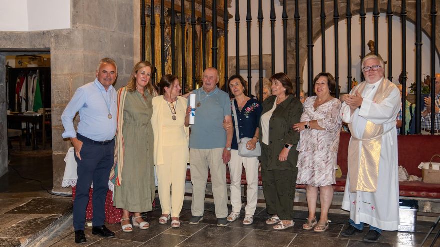 Cofrade de honor &quot;por sorpresa&quot; en Salas: emotivo reconocimiento a Segundo Garrido por sus cuatro décadas en la Cofradía del Viso