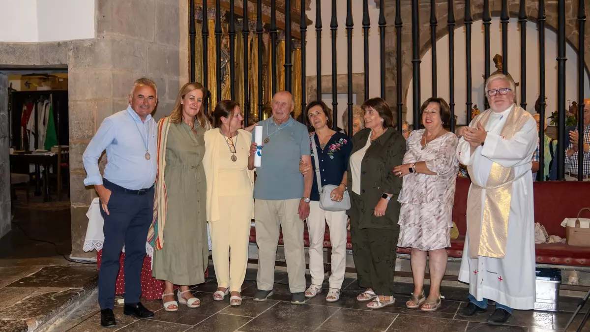 Cofrade de honor "por sorpresa" en Salas: emotivo reconocimiento a Segundo Garrido por sus cuatro décadas en la Cofradía del Viso