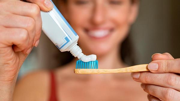 Por qué cada vez más gente está poniendo el cepillo de dientes en la  lavadora